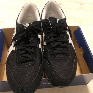 ASICS Classic trainers size 10